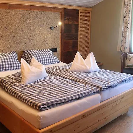 Alojamento de Acomodação e Pequeno-almoço Gaestehaus Kerschbaum Grainau