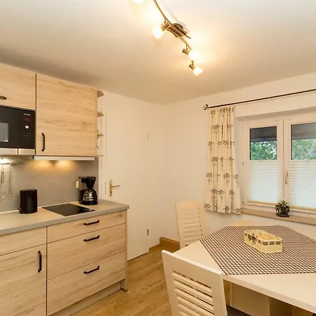 Gaestehaus Kerschbaum Alojamento de Acomodação e Pequeno-almoço Grainau