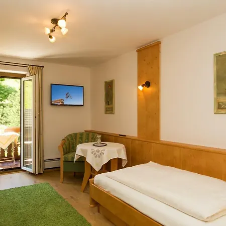 Gaestehaus Kerschbaum Alojamento de Acomodação e Pequeno-almoço 3*