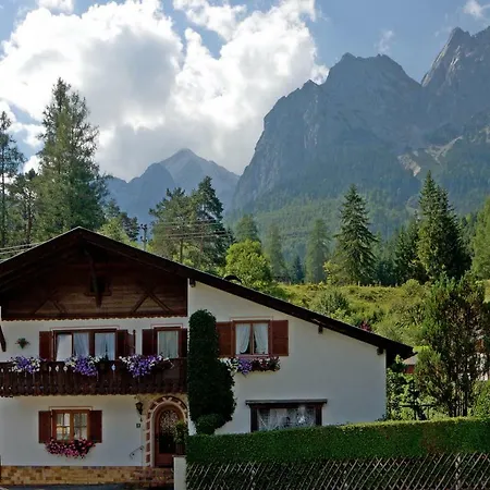 Alojamento de Acomodação e Pequeno-almoço Gaestehaus Kerschbaum 3*