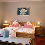 Gaestehaus Kerschbaum Bed and Breakfast 3*