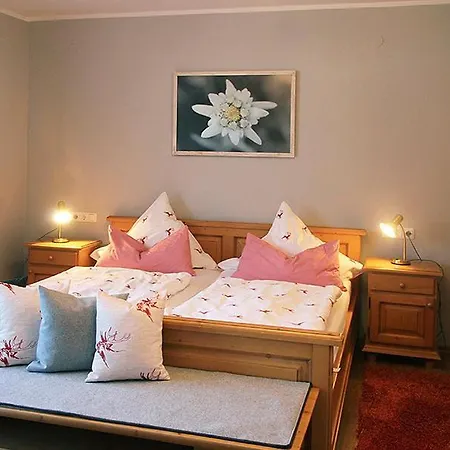 Gaestehaus Kerschbaum Bed & Breakfast 3*