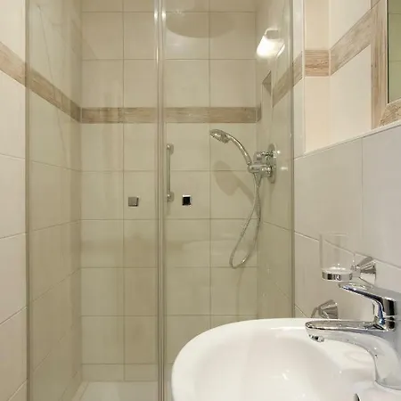 Gaestehaus Kerschbaum Bed & Breakfast 3*