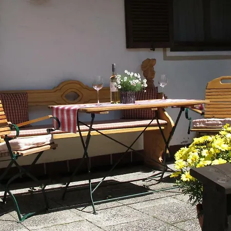 Gaestehaus Kerschbaum Bed and Breakfast 3*